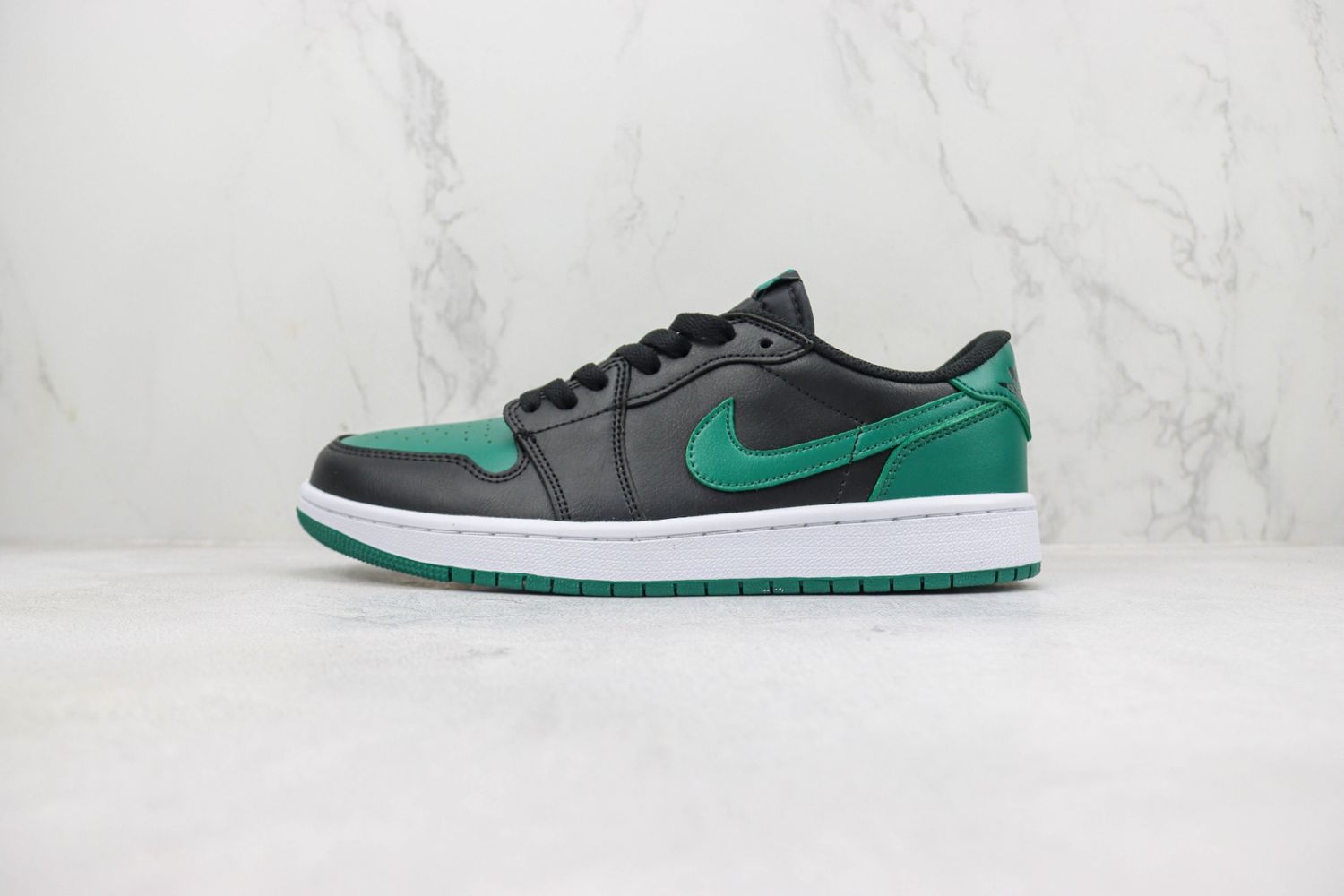 Luxurious Jordan 1 Low Black Lucky Green for Men
