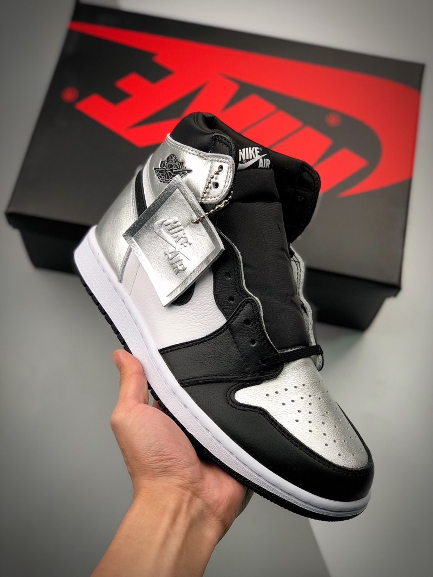 Air Jordan 1 High “Silver Toe”