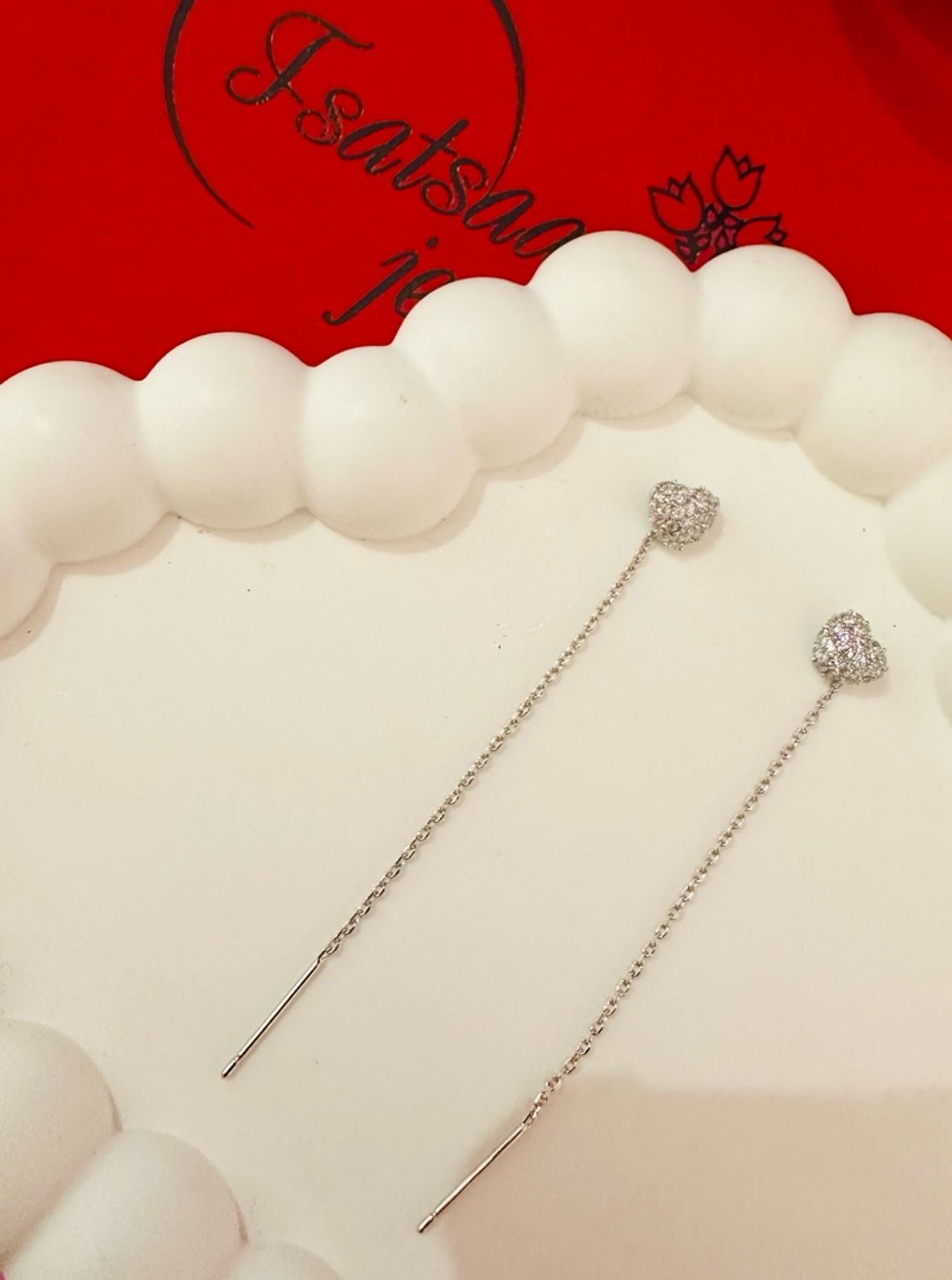 Унждаг зүрхтэй ээмэг