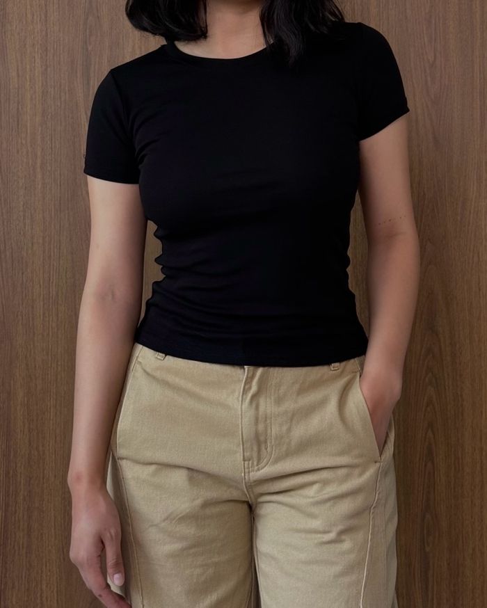 SLIM-FIT STRETCH T-SHIRT / BLACK