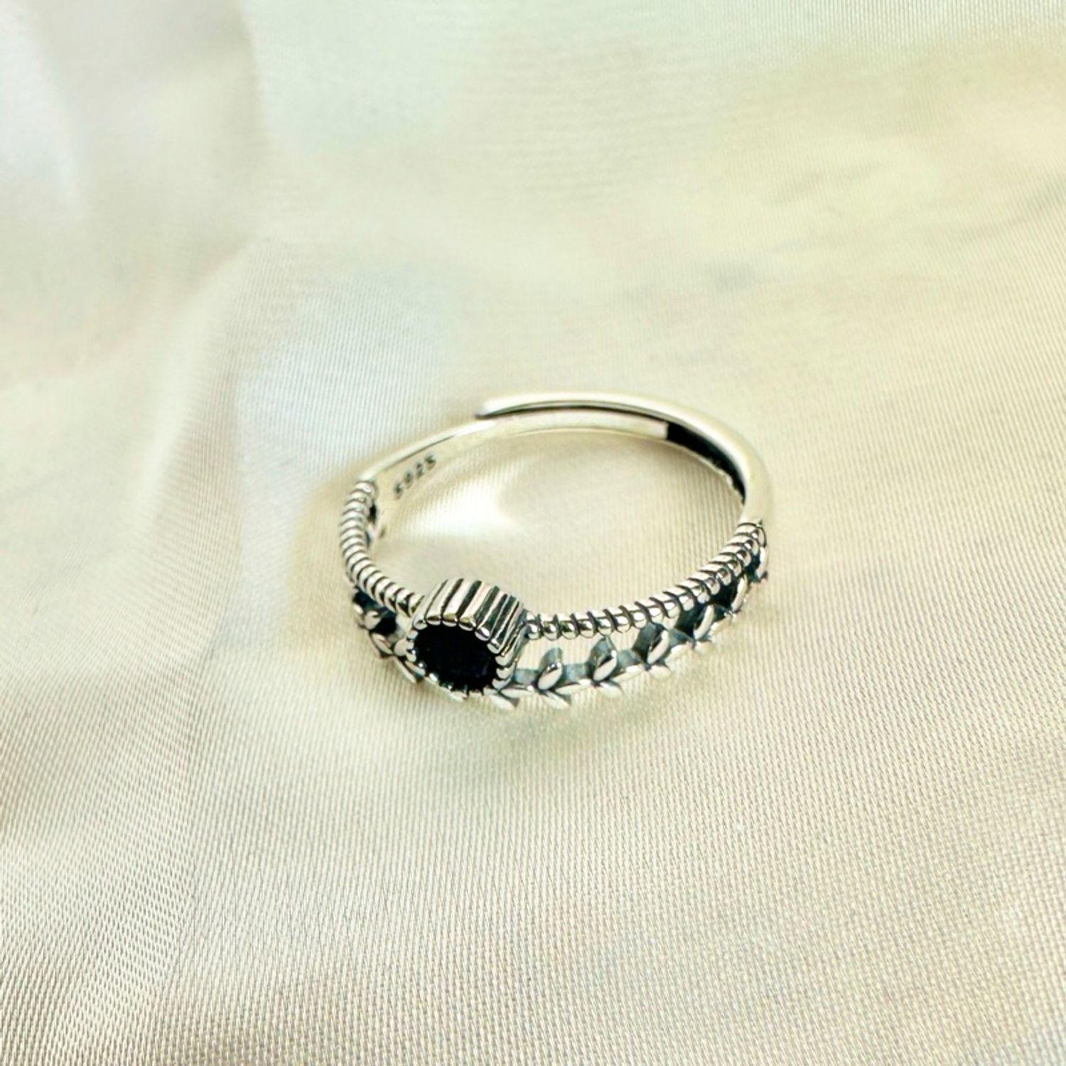 https://cdn.zochil.shop/3ece7193-a190-4063-92c3-c004c4da01f9_t1500.jpg
