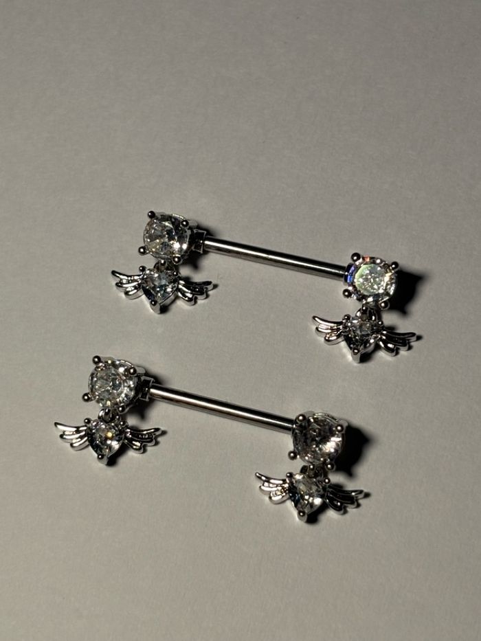 Хөхний ээмэг