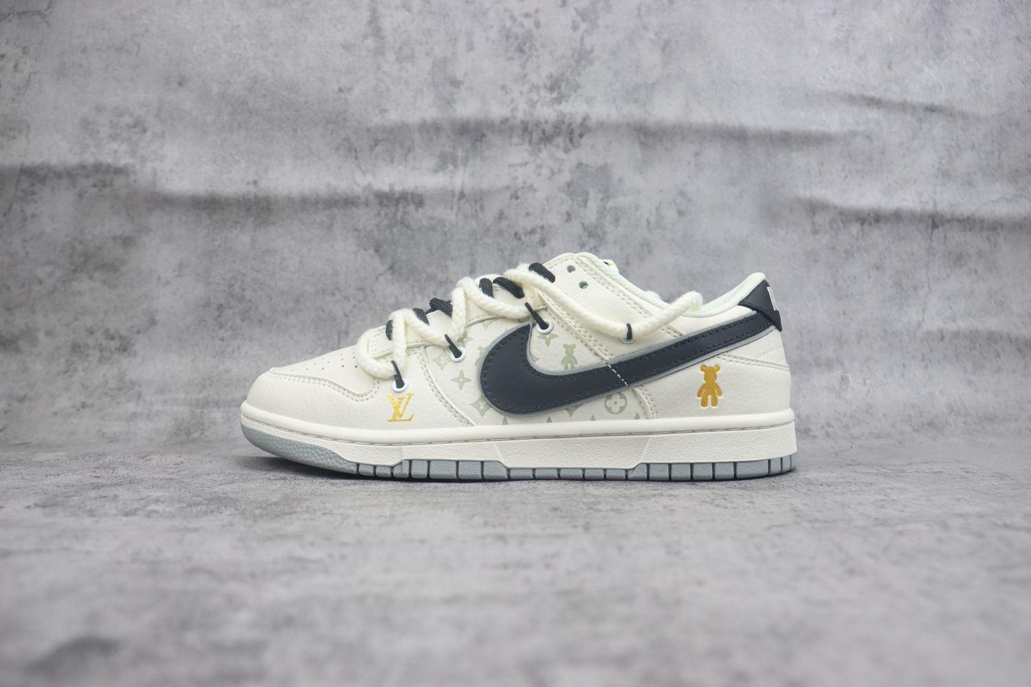 Nike SB Dunk Low x Louis Vuitton 91