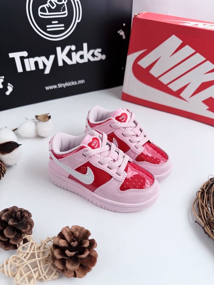 Nike Dunk Low Patent Red Pink