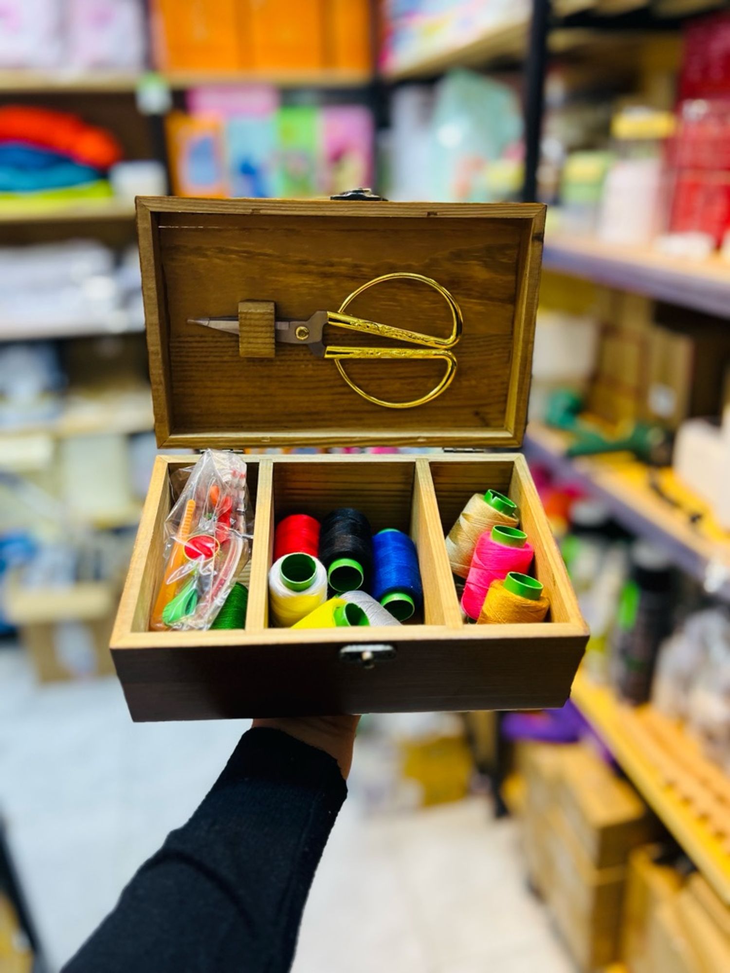 Утас зүүний сав модон хайрцагтай