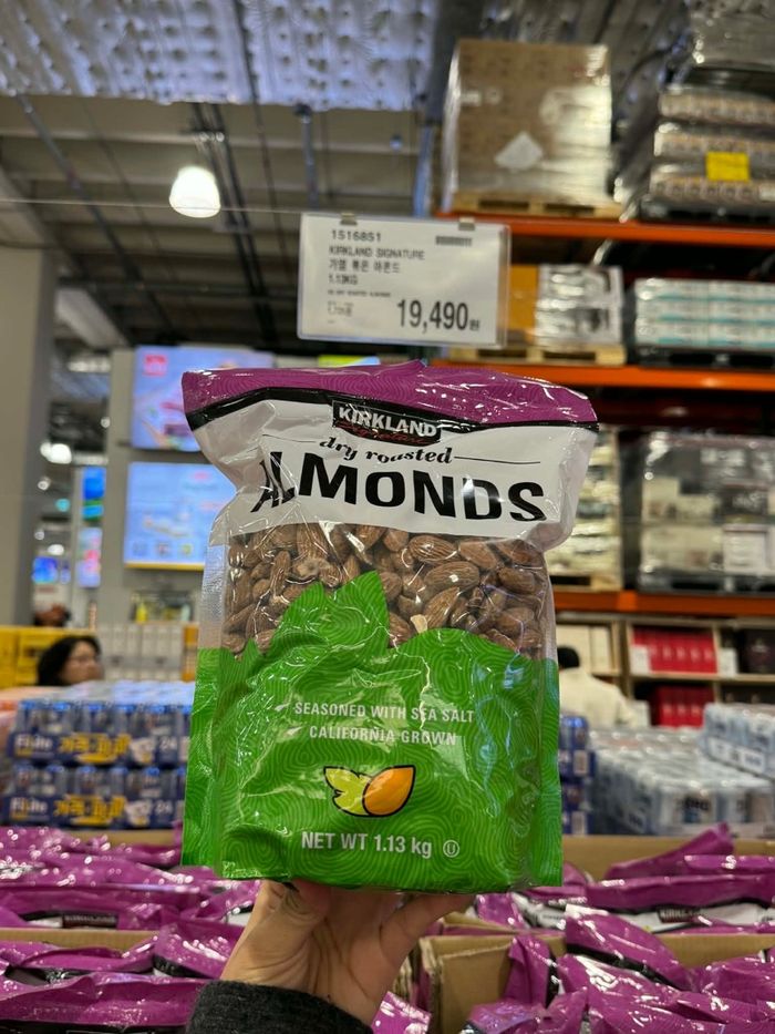 Kirkland roasted almonds 1.13kg