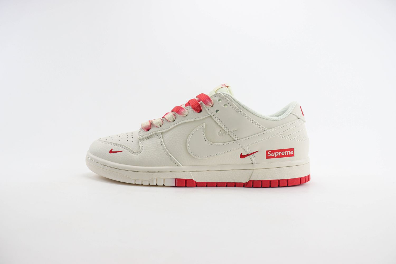 Nike SB Dunk Low x supreme 109