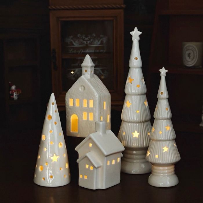 Өөрөөсөө гэрэлтэй байшин