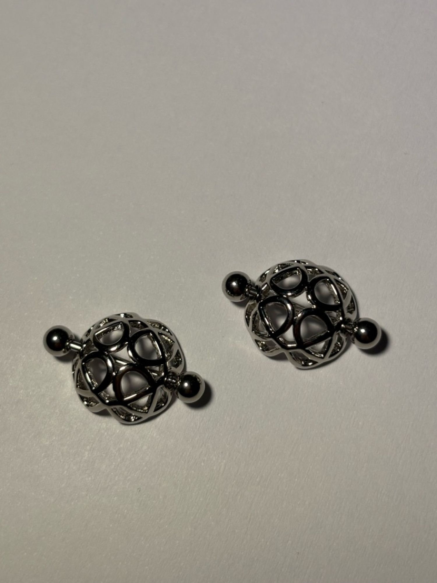 Хөхний ээмэг