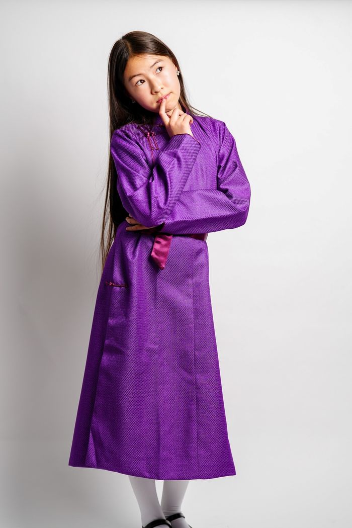 Нил ягаан даавуун дээл