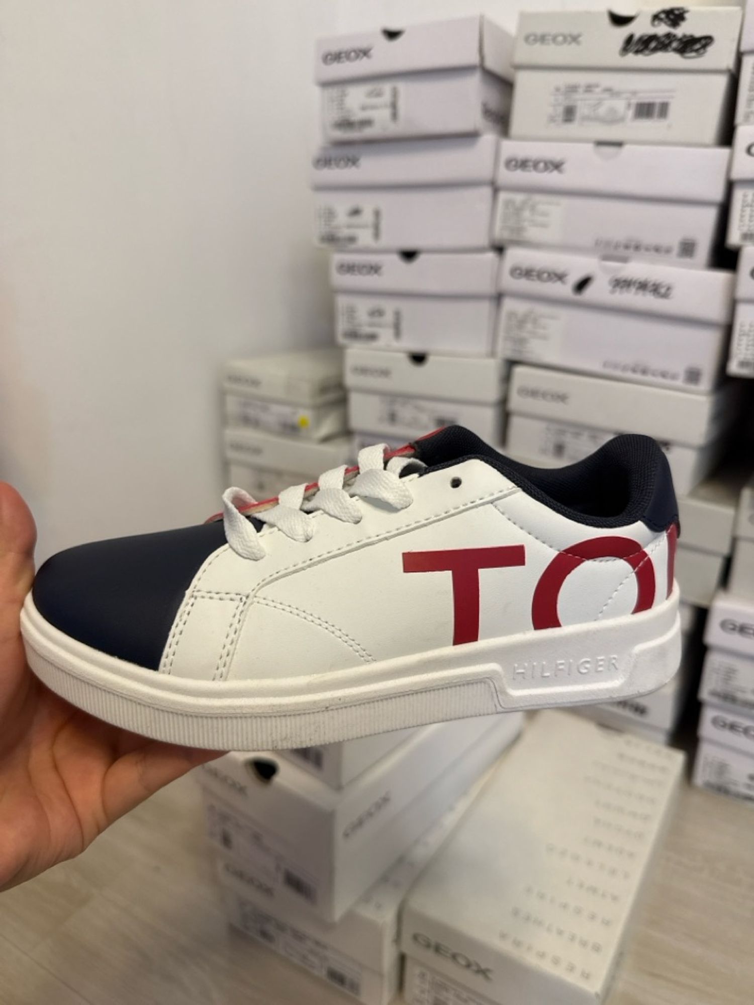 Tommy Hilfiger гутал