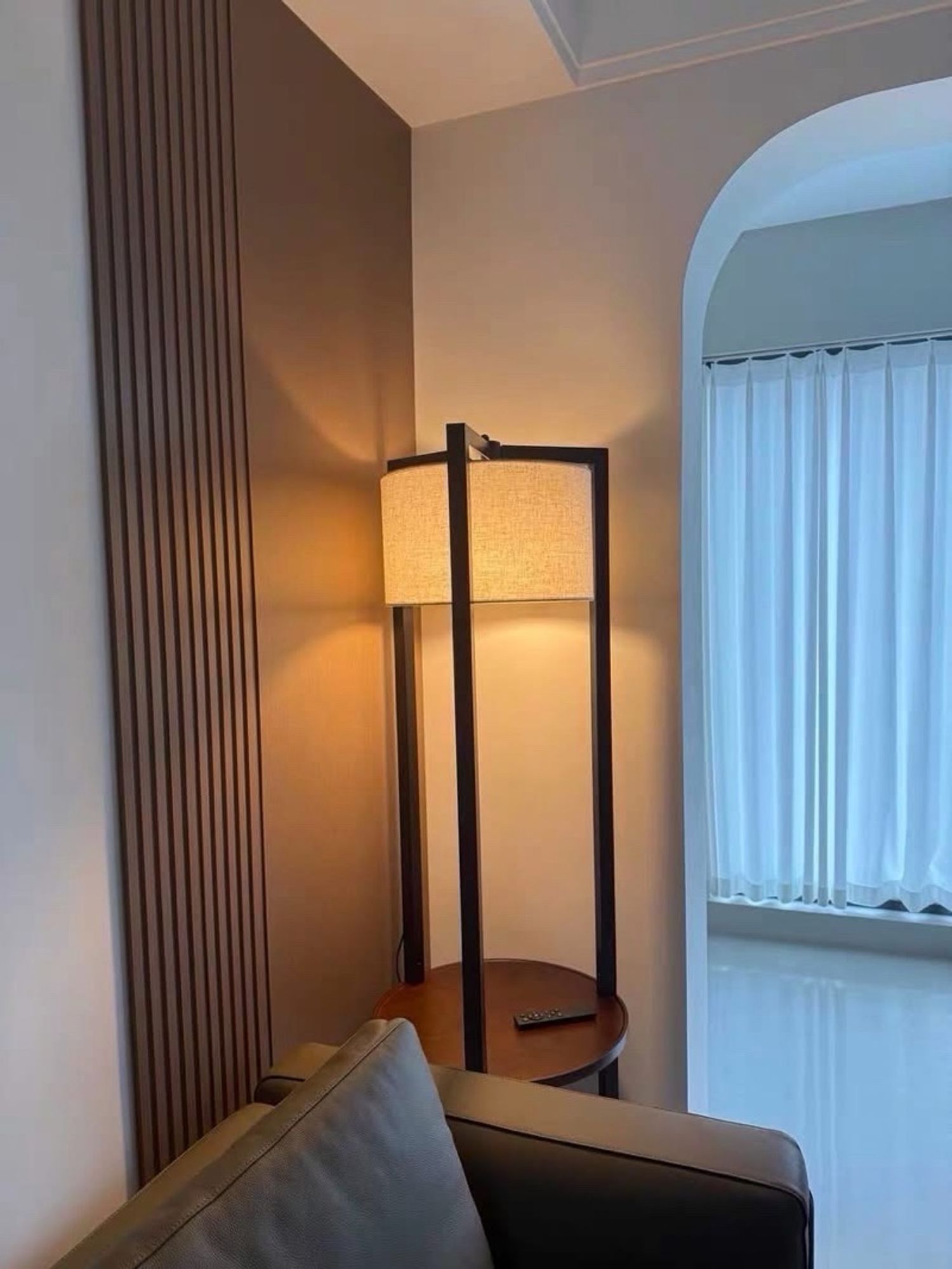 Ширээтэй гэрэл