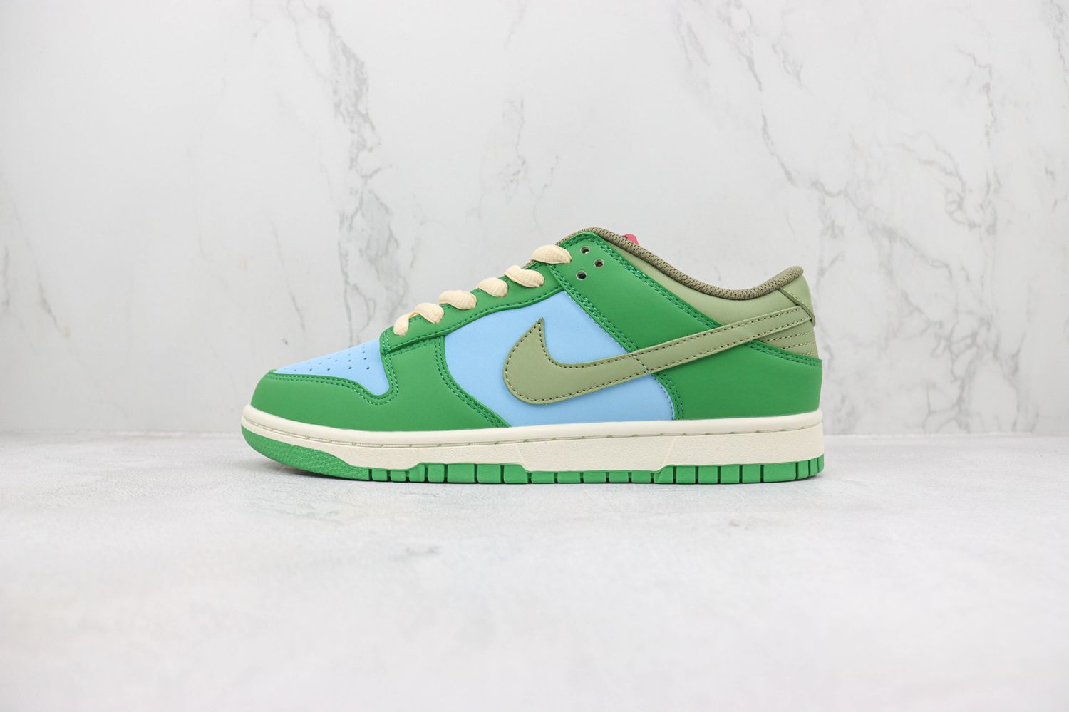 Nike Dunk Low "Green Shock