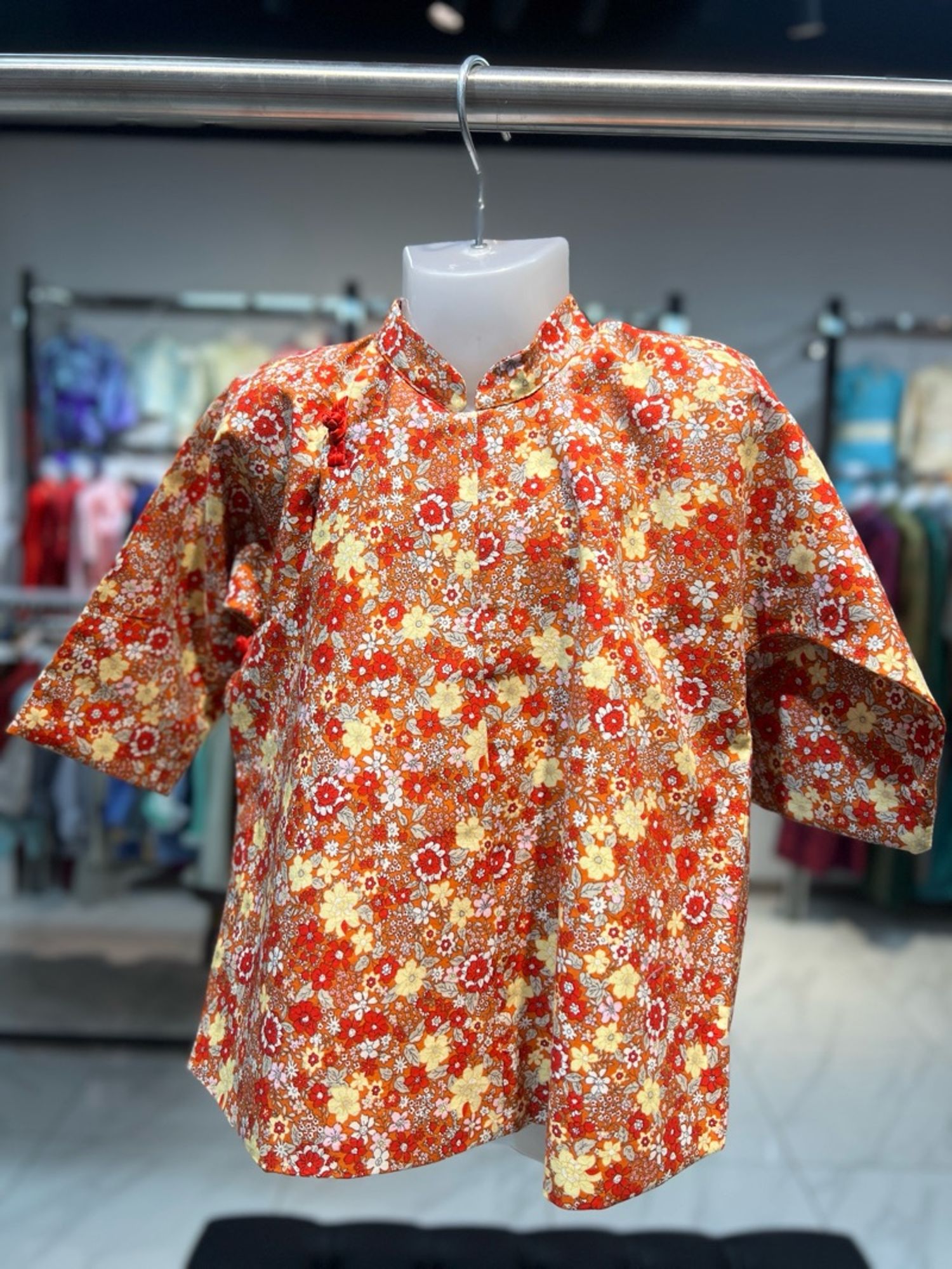 Цэцгэнд умбасан улаан баривч