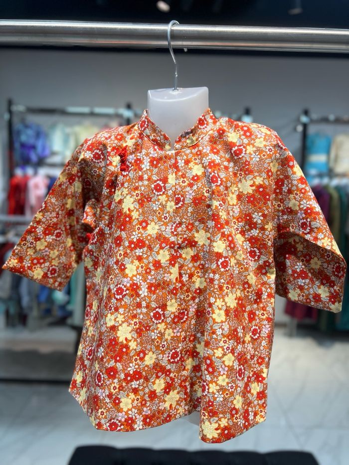 Цэцгэнд умбасан улаан баривч