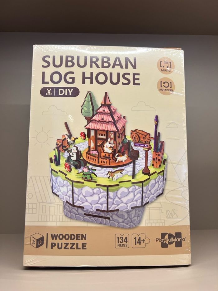 Suburban Log House эгшигт хайрца