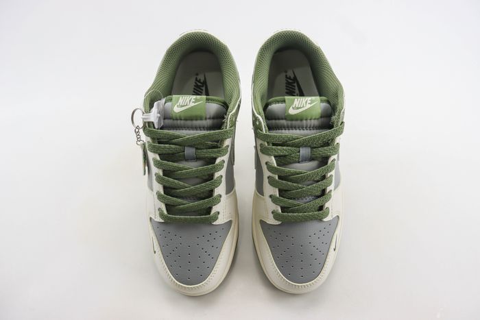 Nike SB Dunk Low x Bape 18