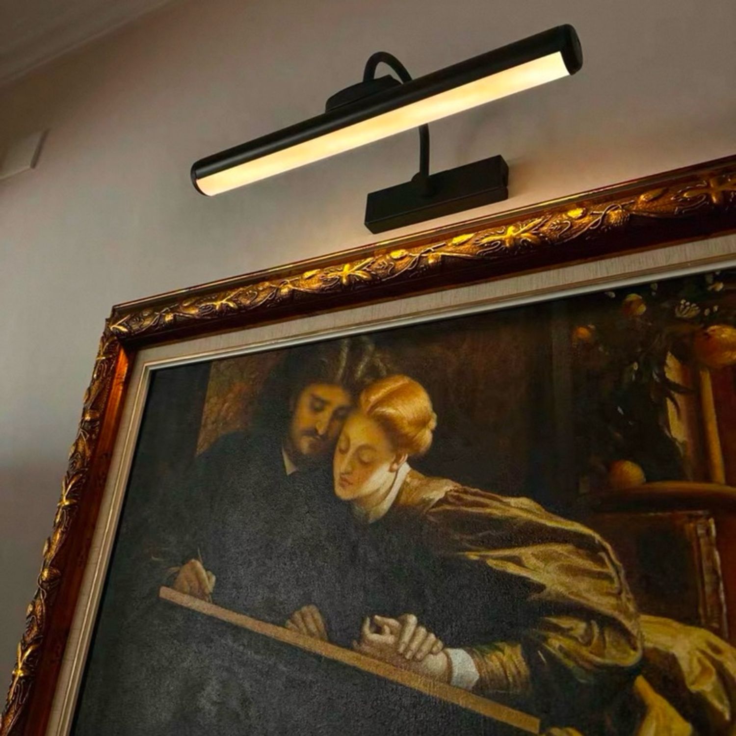 Цэнэглэдэг ханын гэрэл 