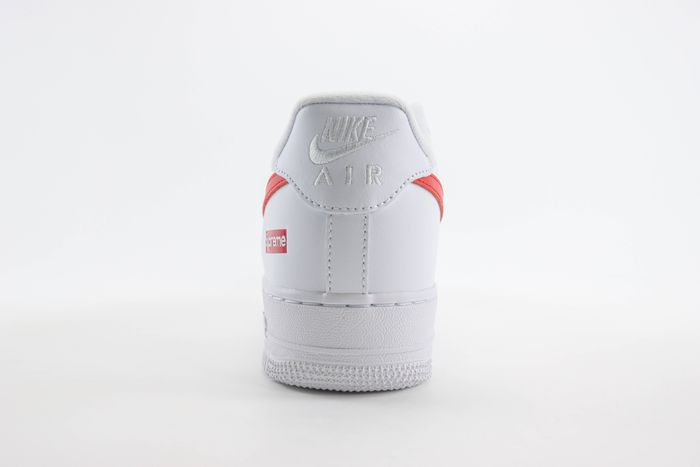 Nike Air Force 1 Low x supreme 87