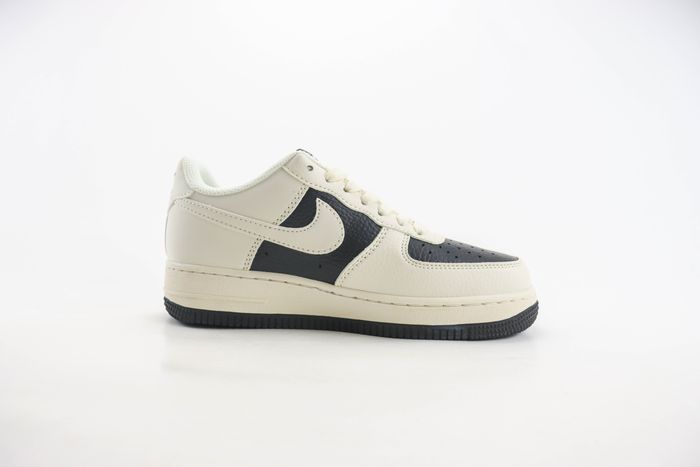 Nike Air Force 1 LOW x Burberry 04