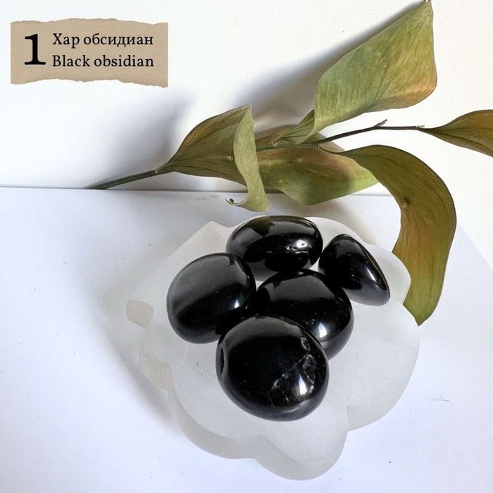 "Хар обсидиан"  өнгөлсөн чулуу