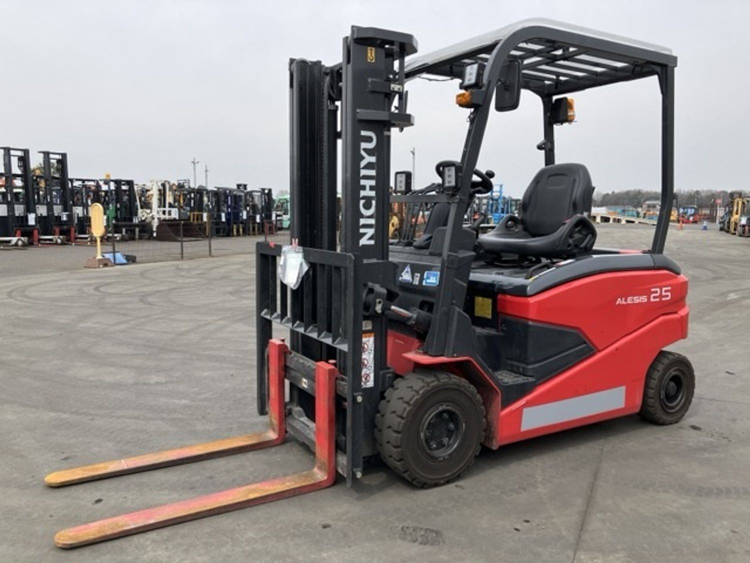 Nichiyu цахилгаан сэрээт өргөгч