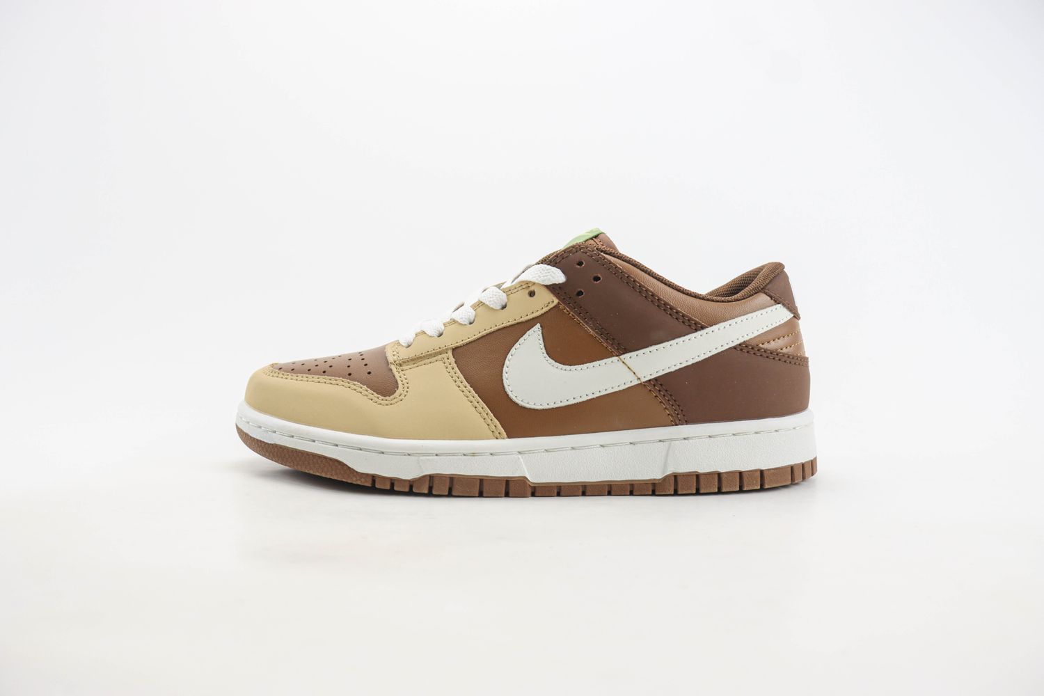 Nike Sportswear Sneakers 'DUNK' in Brown, Chocolate
