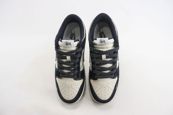  Nike SB Dunk Low x Stussy 53