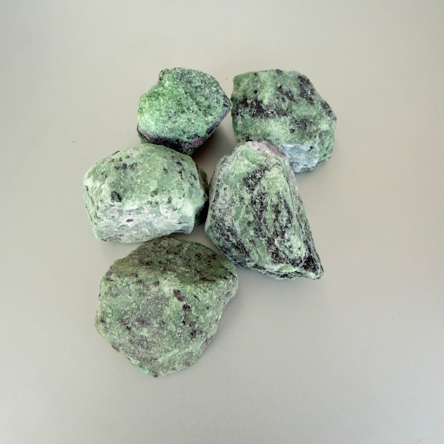 Бадмаараг зиосит түүхий чулуу