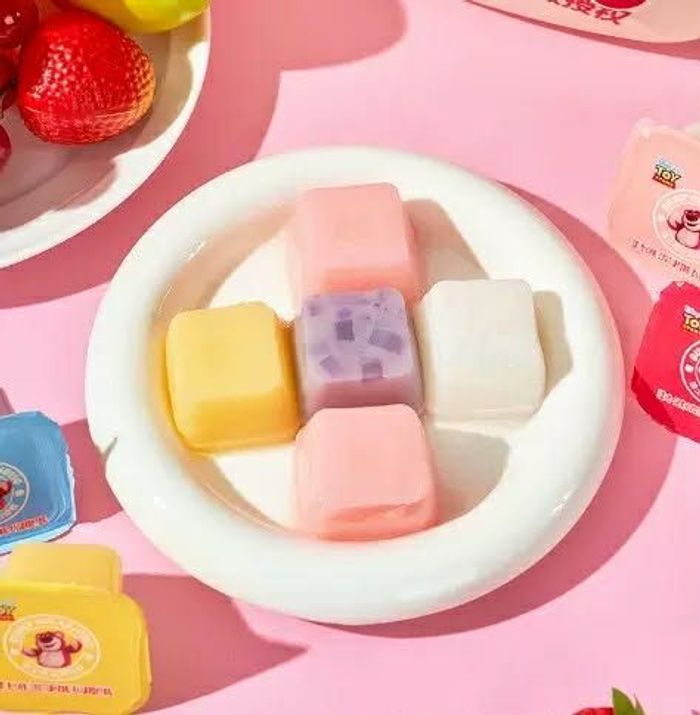 Lotso аяллын цүнхтэй цэлцэгнүүр 