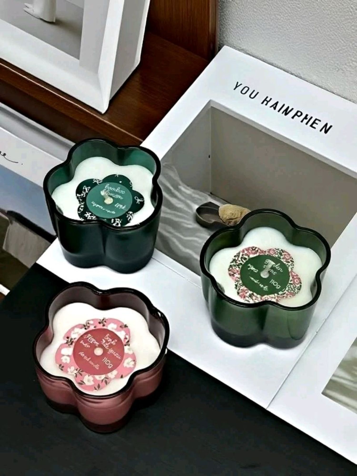 Цэцгэн шилтэй лаа 