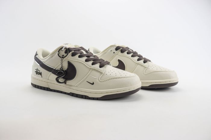  Nike SB Dunk Low x Stussy 130