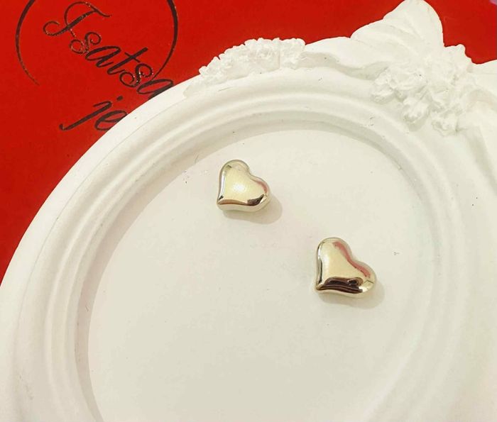 Зүрхэн ээмэг