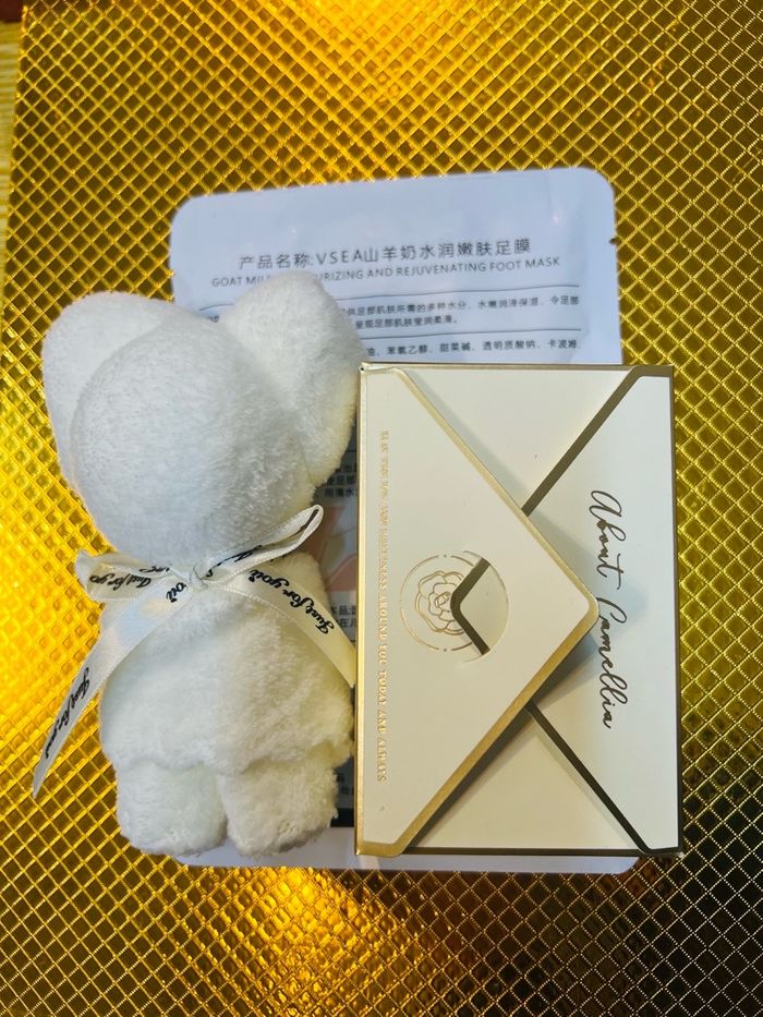 Бэлэгний багц 1 / Маск + Зөөлөн алчуур+ Чихрийн хайрцаг+Бэлэгний уут/