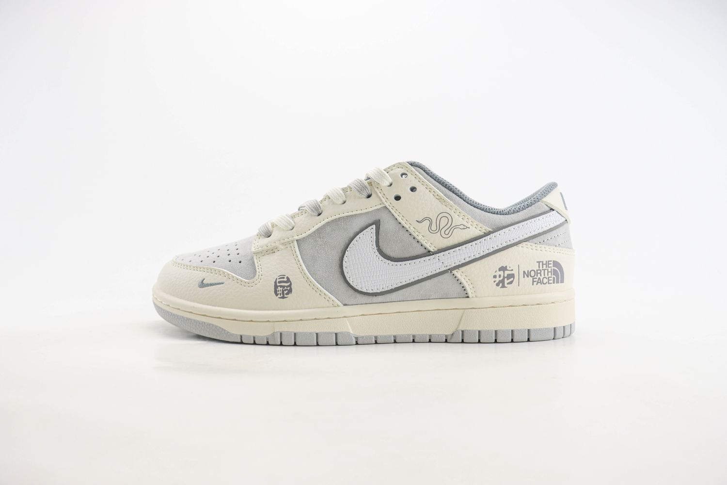 Nike SB Dunk Low x  The North Face  23