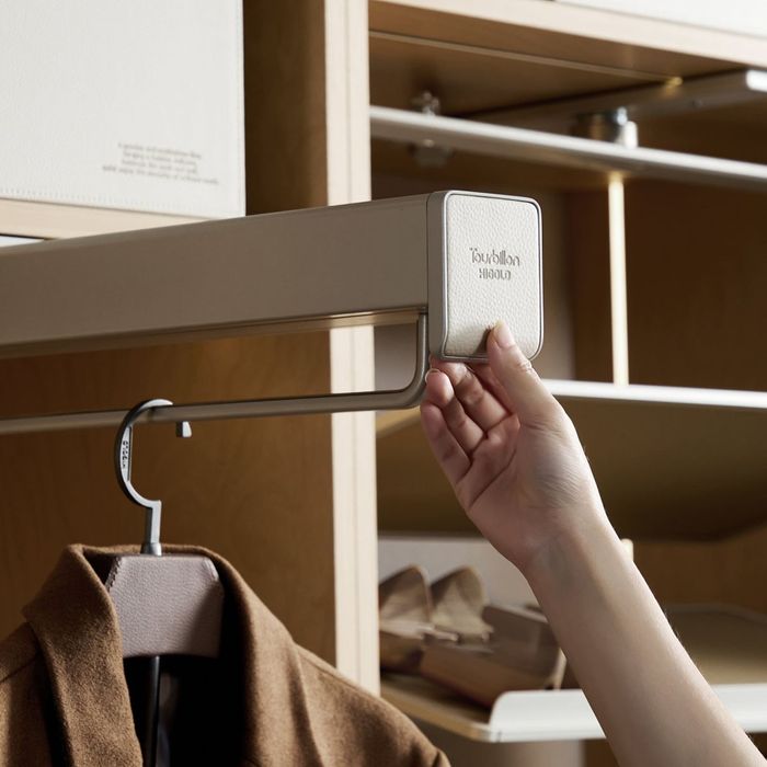 Tourbillon Top-Mount Clothes rack 