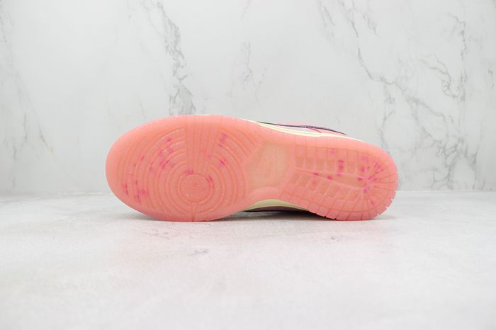  Nike SB Dunk Low “Barbie”