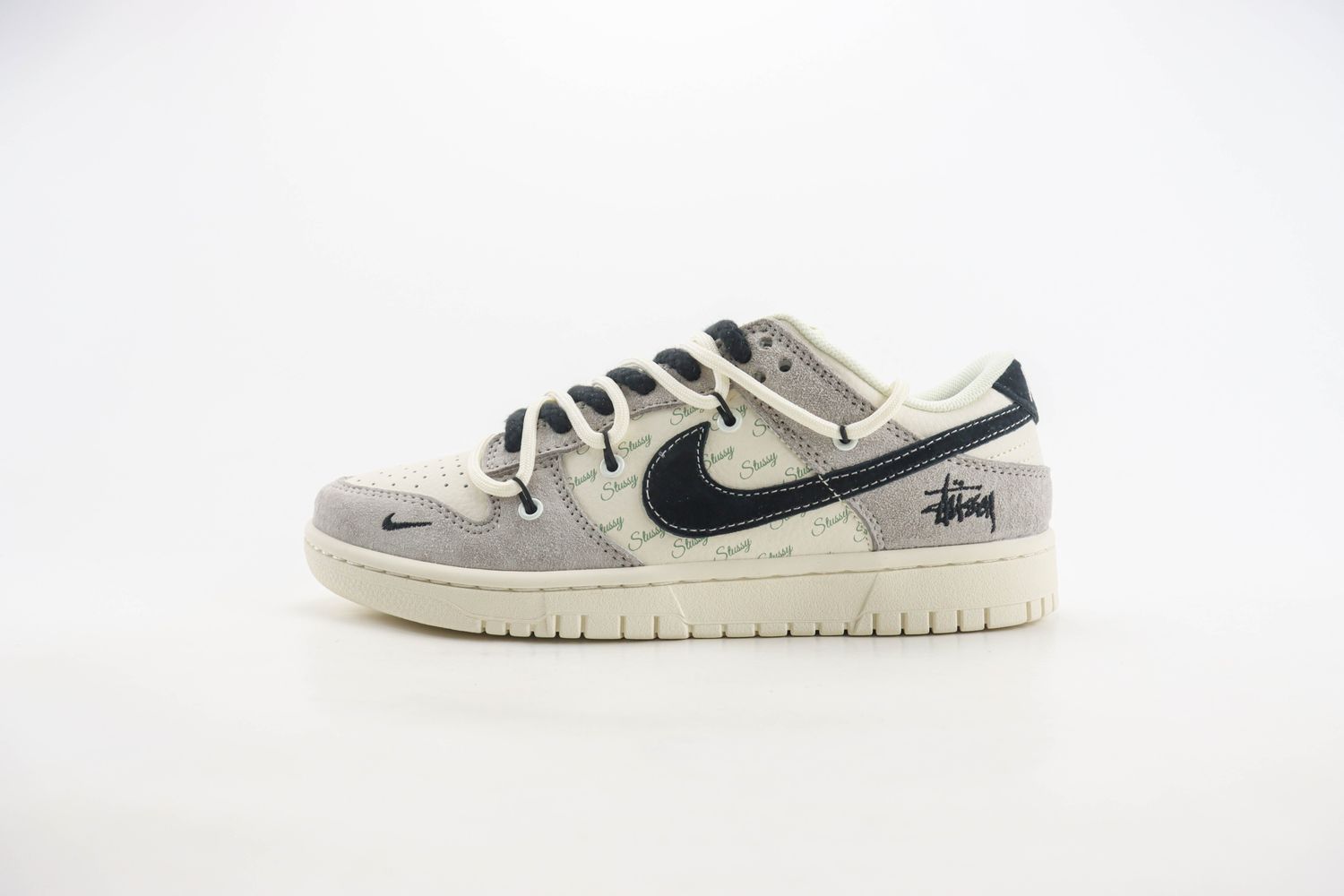  Nike SB Dunk Low x Stussy 70