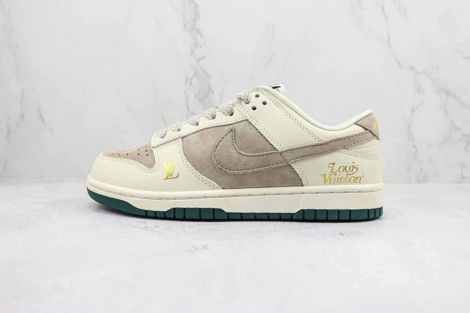 NIKE DUNK SB LOW x LV 129