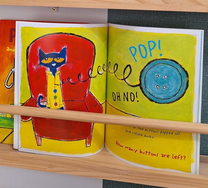 Pete the Cat and His Four Groovy Buttons