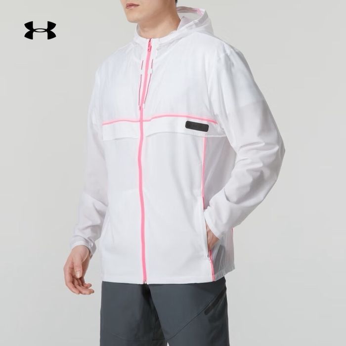 UNDER ARMOUR 