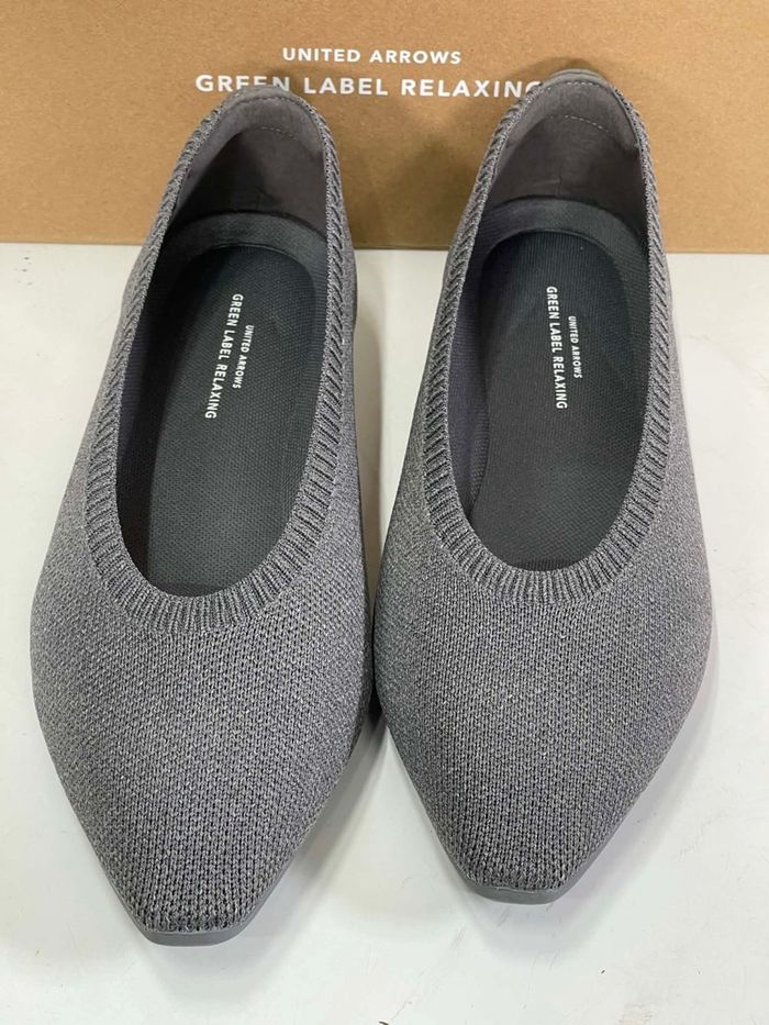 United arrow v grey
