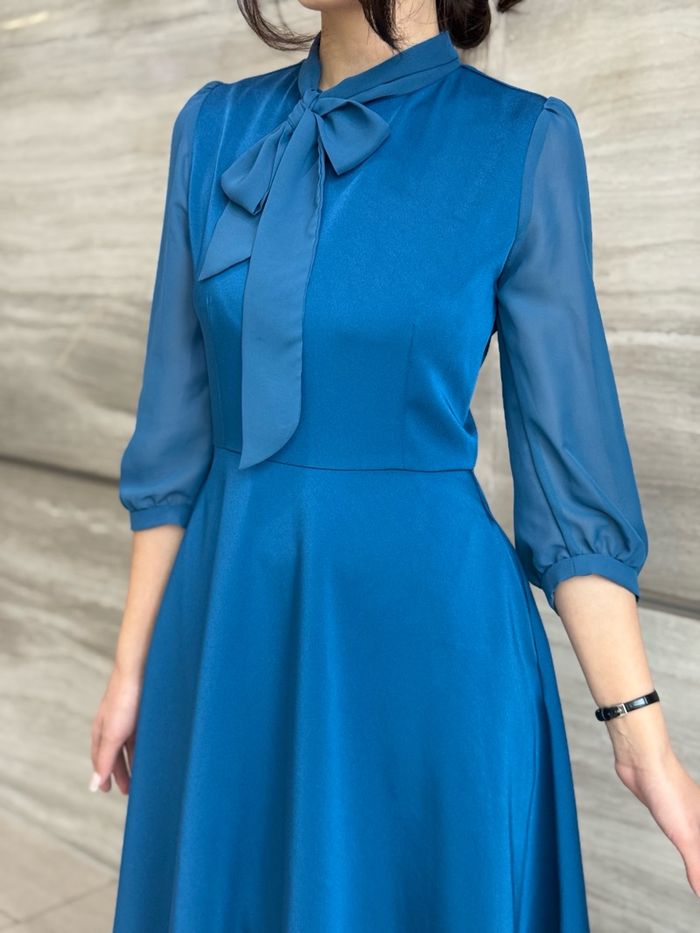 Классик дэгжин хөх даашинз 