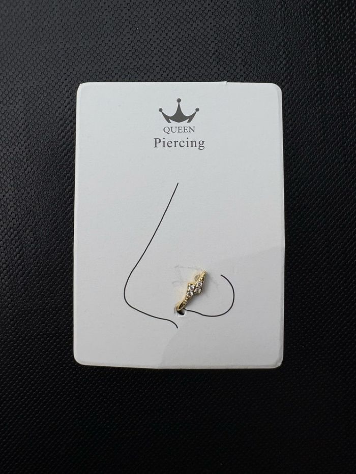 Хамрын хавчдаг ээмэг