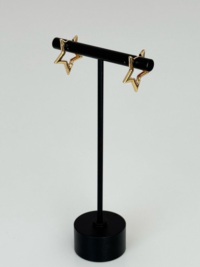 Star-shaped hoop earrings
