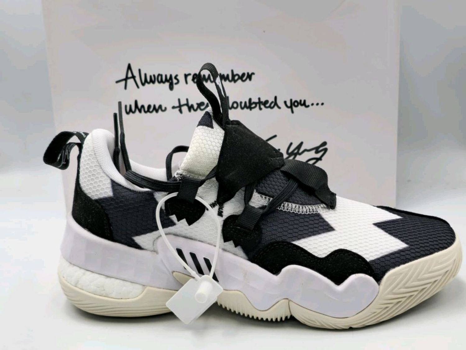 Adidas Trae Young H68999