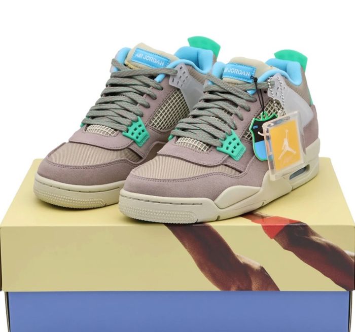 Air Jordan4 Retro Union Tape Haz