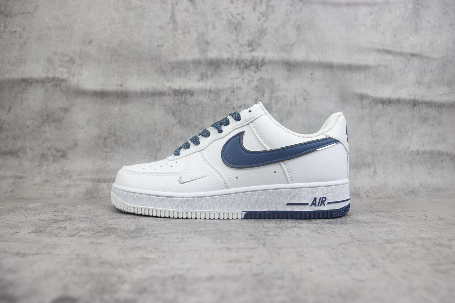 Nike Air Force 1'07 Low Beige Dark Blue Two-tone