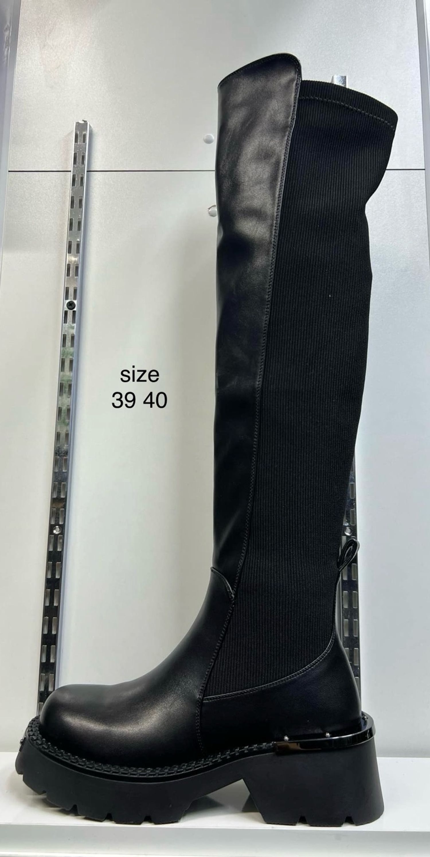 Арьсан өвдөг давсан түрийтэй өвөл