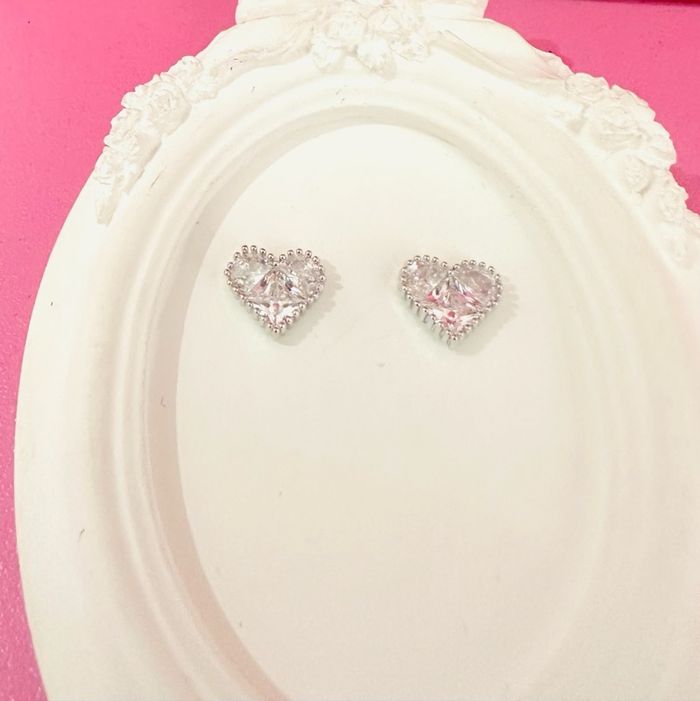 Зүрхтэй ээмэг